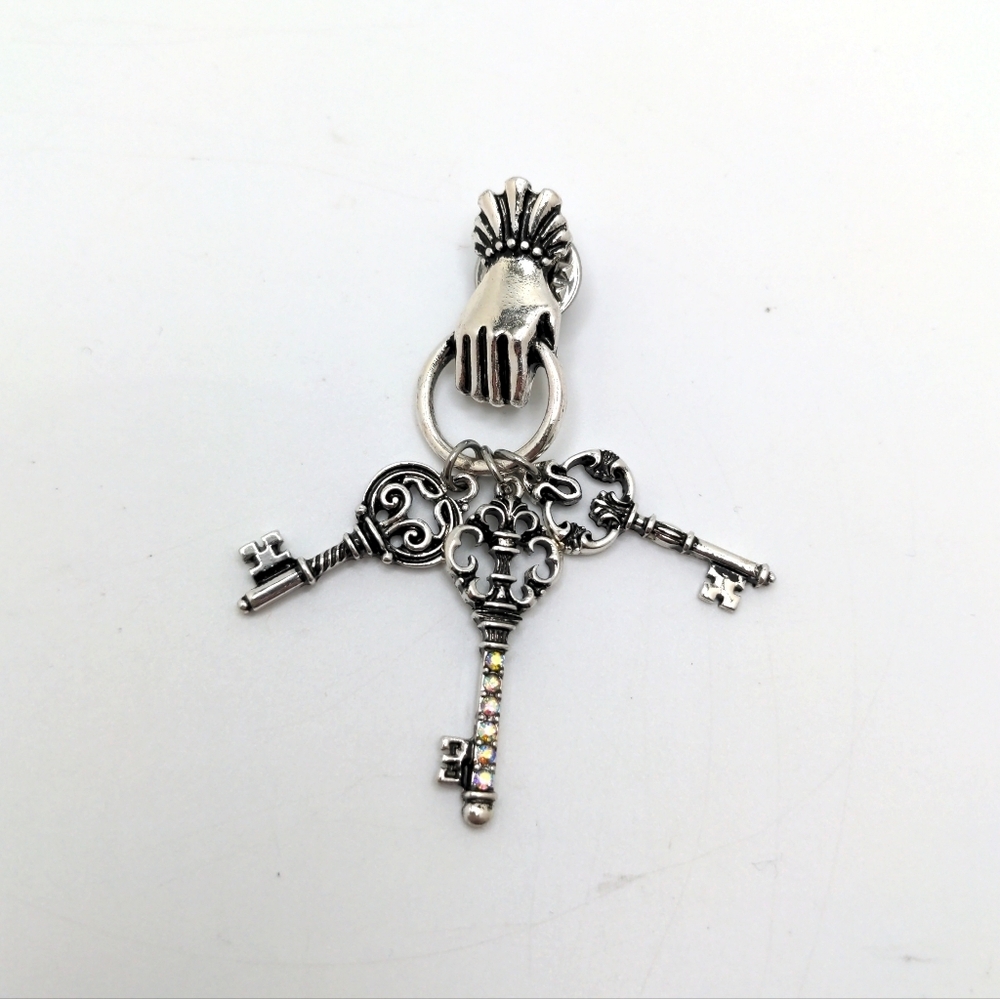 Victorian Revival Hand Brooch With Keys - Picture 4 of 6